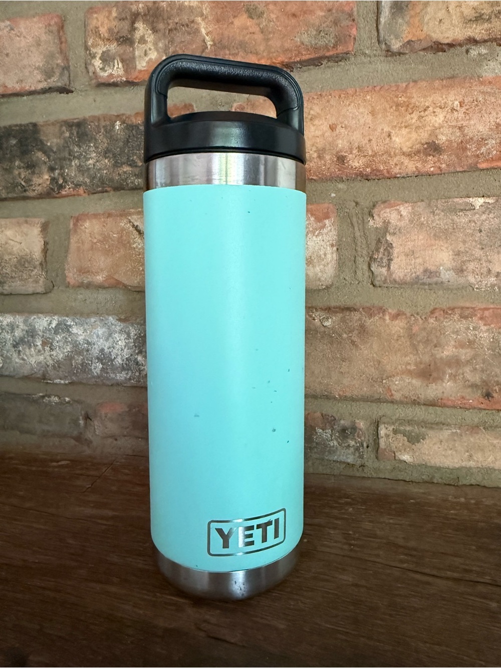 YETI Rambler 18 oz Water Bottle Seafoam Chug Cap